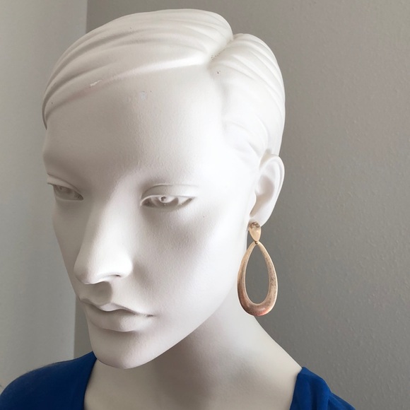 🛍 New Golden Tear Drop Satin Metal Earrings - Picture 4 of 13